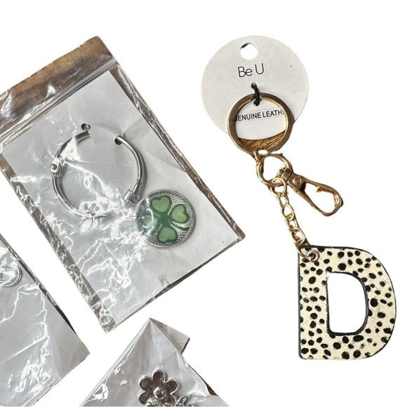 Bundle of Five Unique Keychains (NIP) 🗝️ - Picture 5 of 7